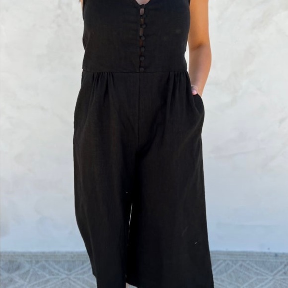 🔥🔥Black jumpsuit NWT 🔥🔥 - Picture 2 of 5